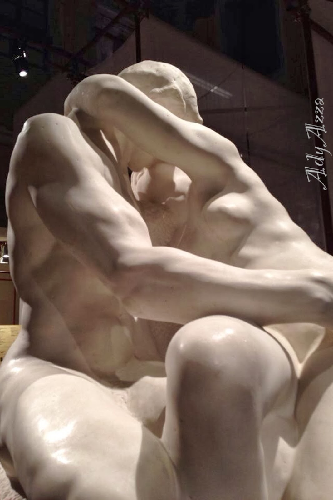 “Il bacio”, parole e marmo che prendono vita